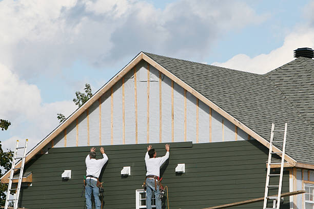Professional Emergency Siding Repair technician working in Cary, IL